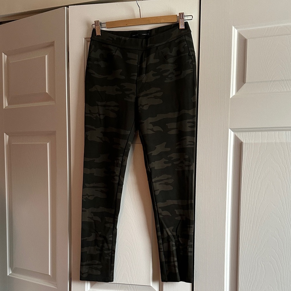 Sanctuary Dark Camo Skinny Pants
